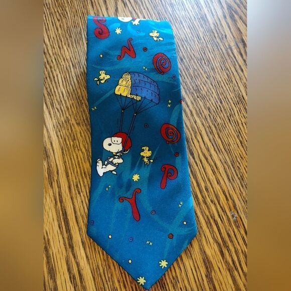 Snoopy tie  - Picture 1 of 3